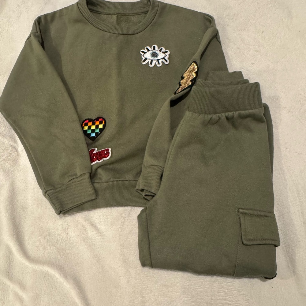 Madden Girl Olive Kids Jogger Set with Patches